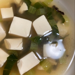 小松菜と豆腐ともやしの中華スープ